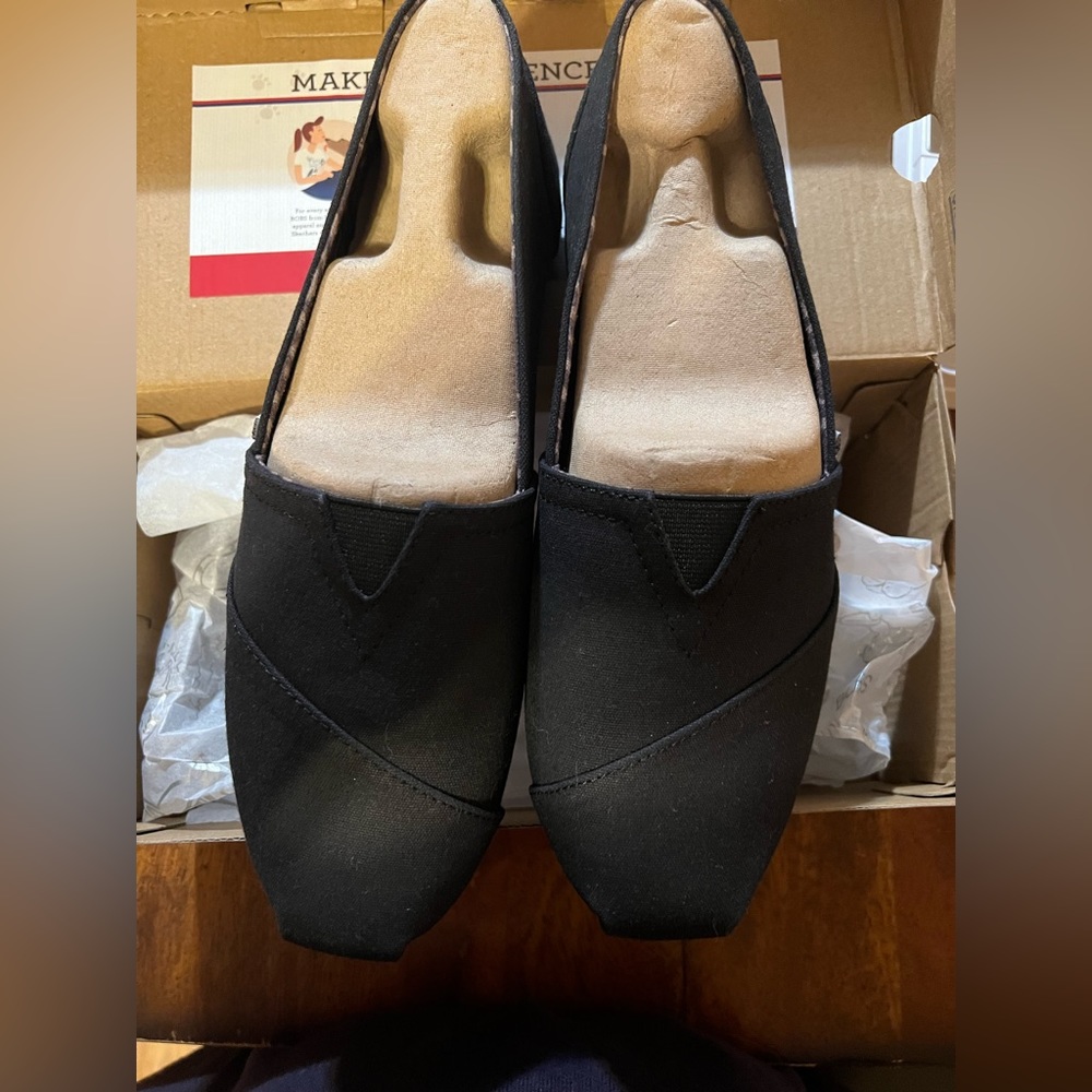 BOBS from Skechers plush, black, slip-ons, womens 9 wide width, NEW IN BOX